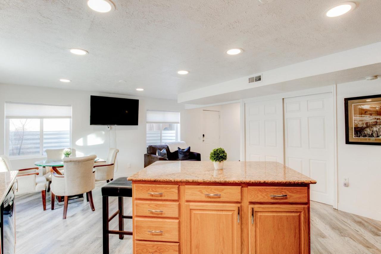 Modern Private Whole Unit 4 Bedroom Guest Suite King Bed Salt Lake City Extérieur photo